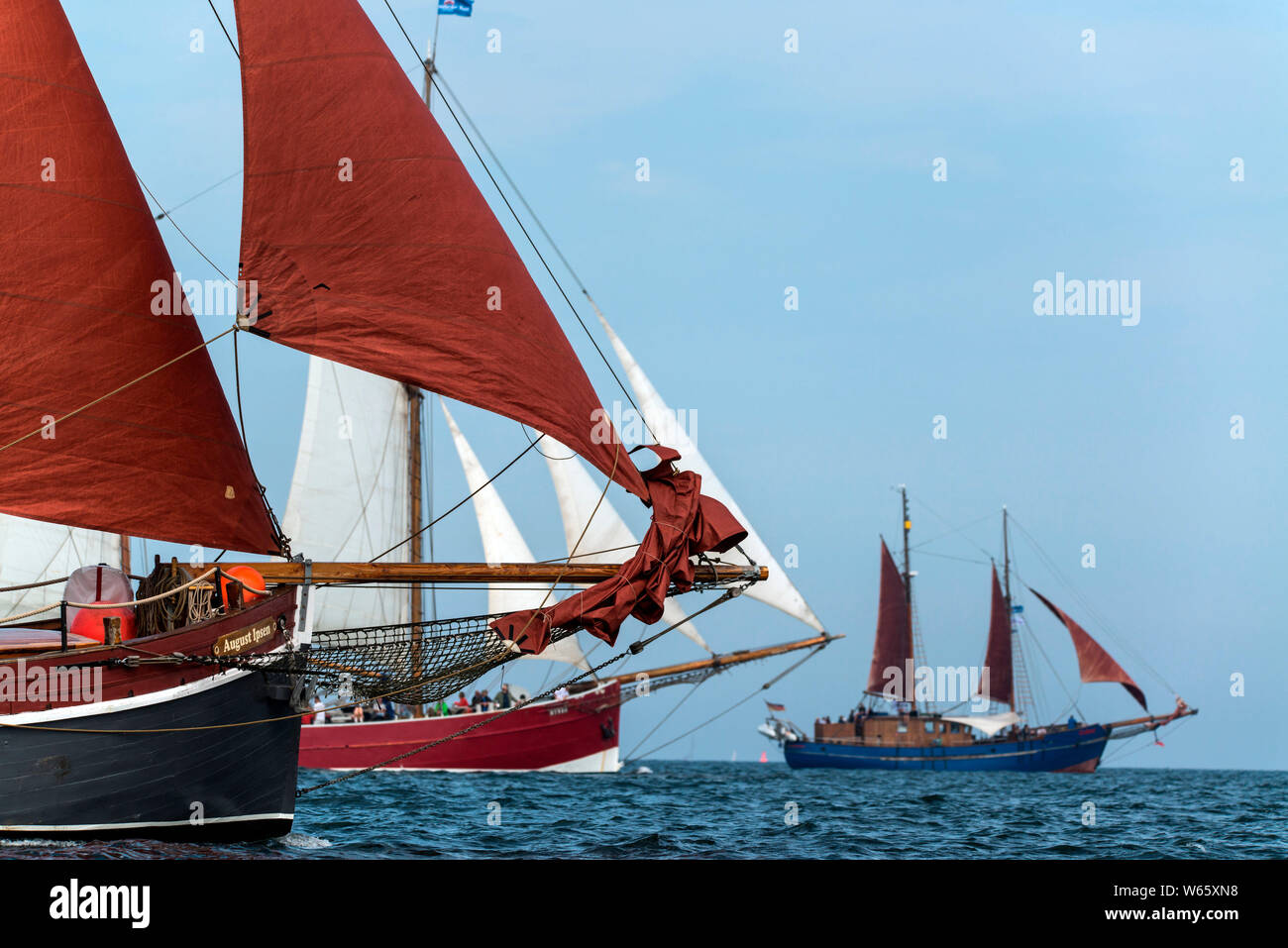 tall ships, August Ipsen, ketch, red sails, gaff, rig, regatta, Hanse Sail,  Warnemunde, Rostock, Mecklenburg-Western Pommerania, Germany Stock Photo -  Alamy