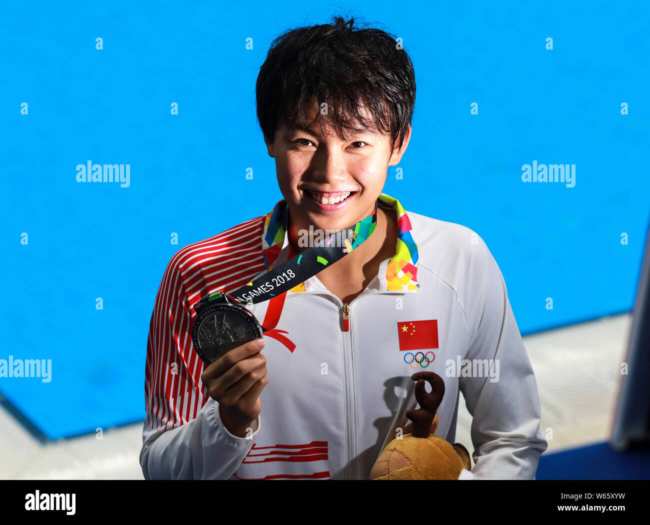Gold medalist Li Bingjie of China poses with her medal after winning ...