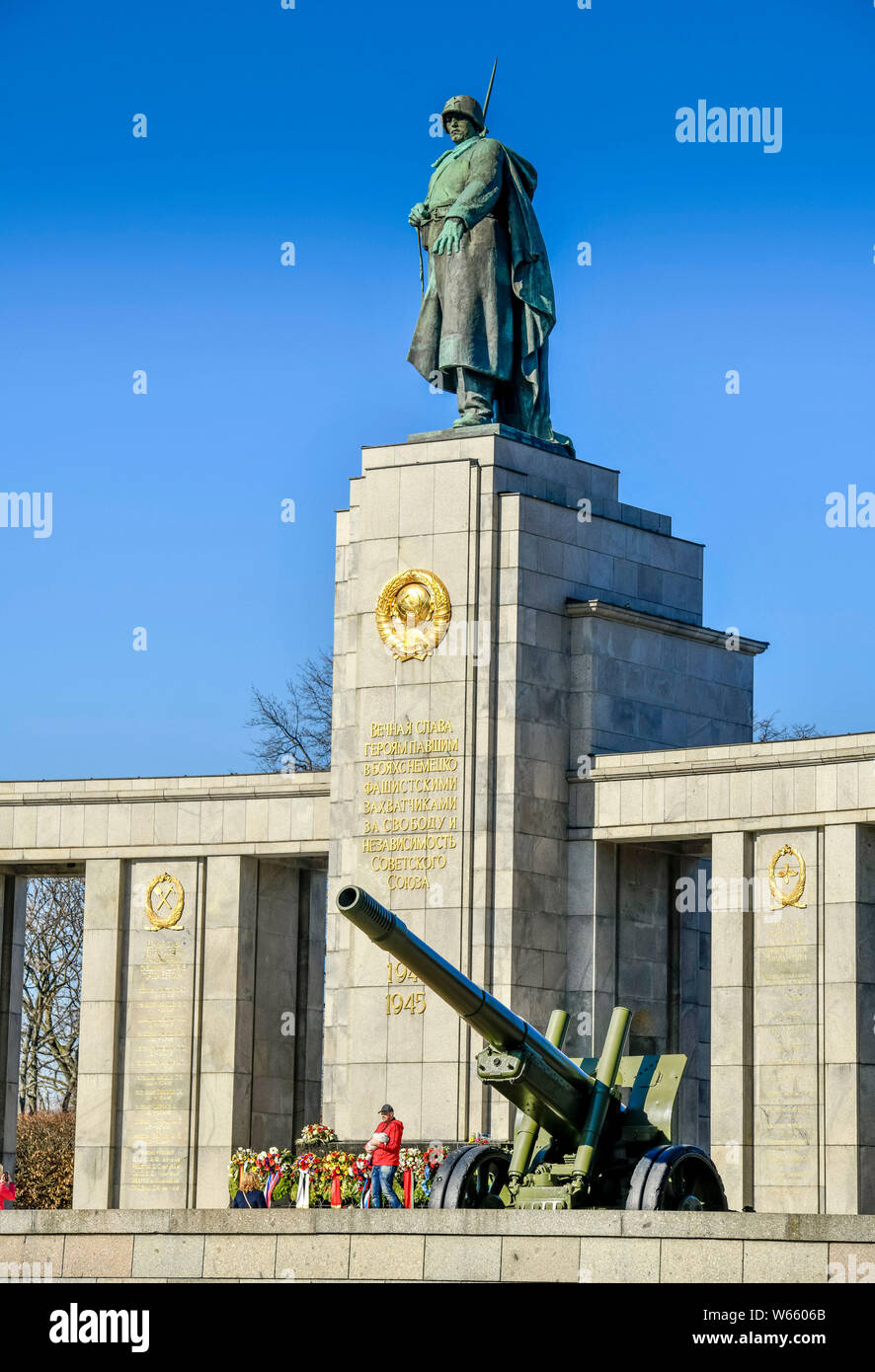 Sowjetisches Ehrenmal, Strasse des 17. Juni, Tiergarten, Berlin, Deutschland Stock Photo