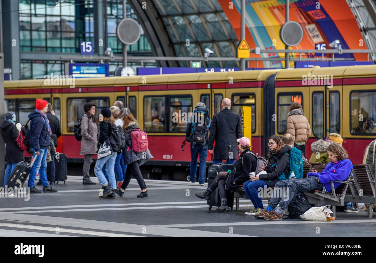 S-Bahn, Hauptbahnhof, Moabit, Mitte, Berlin, Deutschland Stock Photo