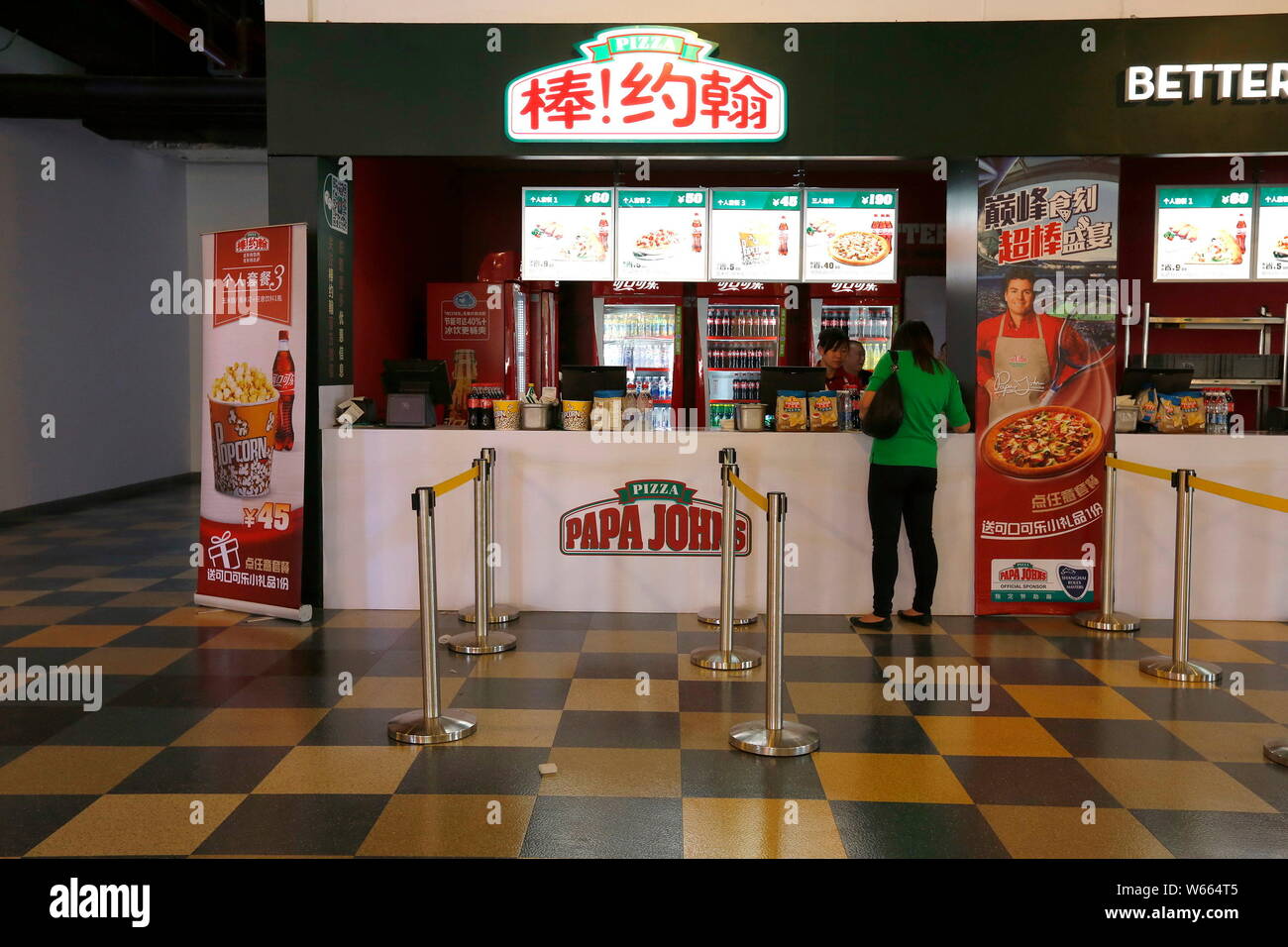FILE--View of a stall of Papa John's Pizza chain in Shanghai, China, 17  October 2015. Papa John's International, Inc has sold all its 34 outlets i  Stock Photo - Alamy