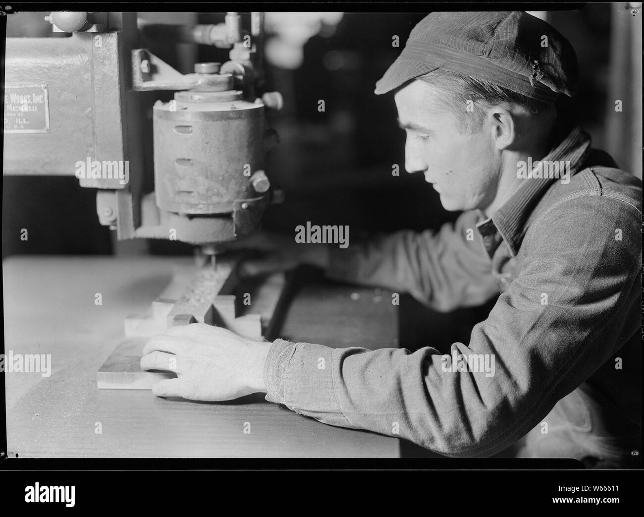 High Point, North Carolina - Upholstering. Tomlinson Chair Manufacturing Co. Air rodder - chair leg - showing machine and man in operation Stock Photo