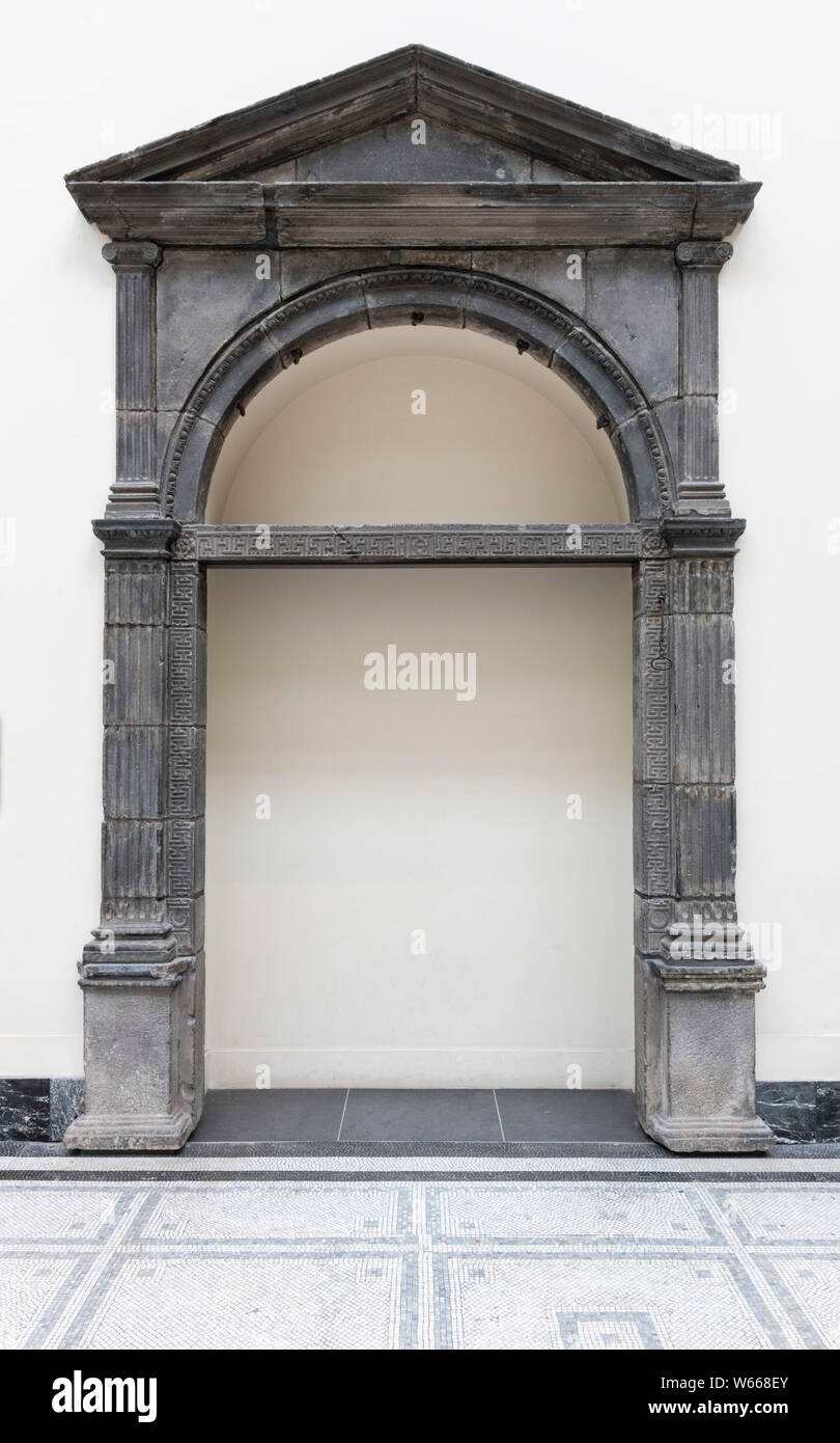 Stone arched doorway hi-res stock photography and images - Alamy