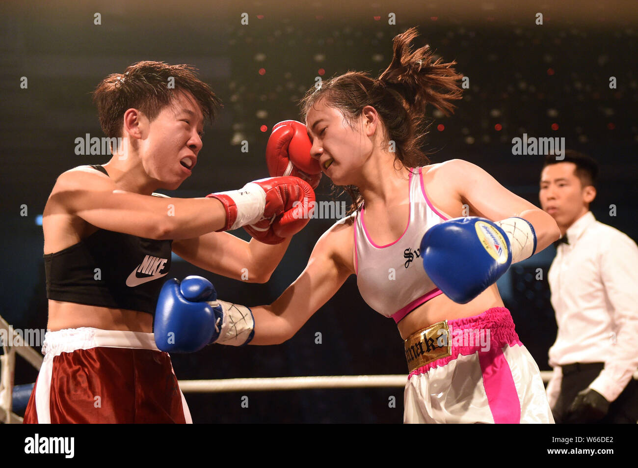 Nanako Suzuki of Japan, right, competes against Wong Ka-yan of Hong Kong in  their women's light-flyweight bout during the "Road to Glory 2" boxing com  Stock Photo - Alamy