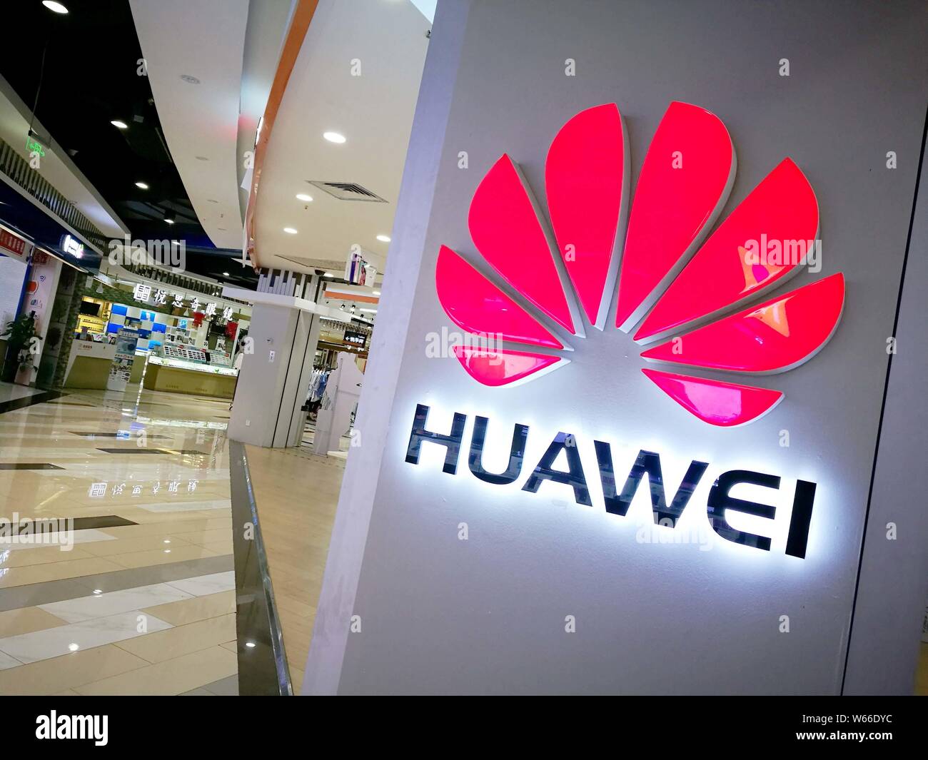 View of a Huawei store in Huaibei city, east China's Anhui province, 6 July 2018.    A lucrative contract to deliver and maintain digital radio system Stock Photo