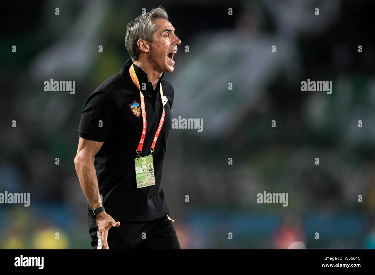 RIO DE JANEIRO, BRAZIL - MAY 21: Paulo Sousa Head Coach of Flamengo reacts  ,during the match between Flamengo and Goias as part of Brasileirao Series  A 2022 at Maracana Stadium on