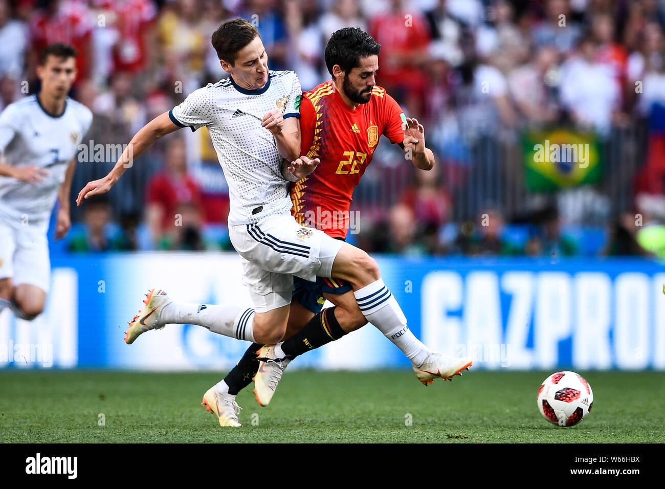 Daler Kuzyayev of Russia, left, challenges Isco of Spain in their Round of 16 match during the 2018 FIFA World Cup in Moscow, Russia, 1 July 2018.   R Stock Photo