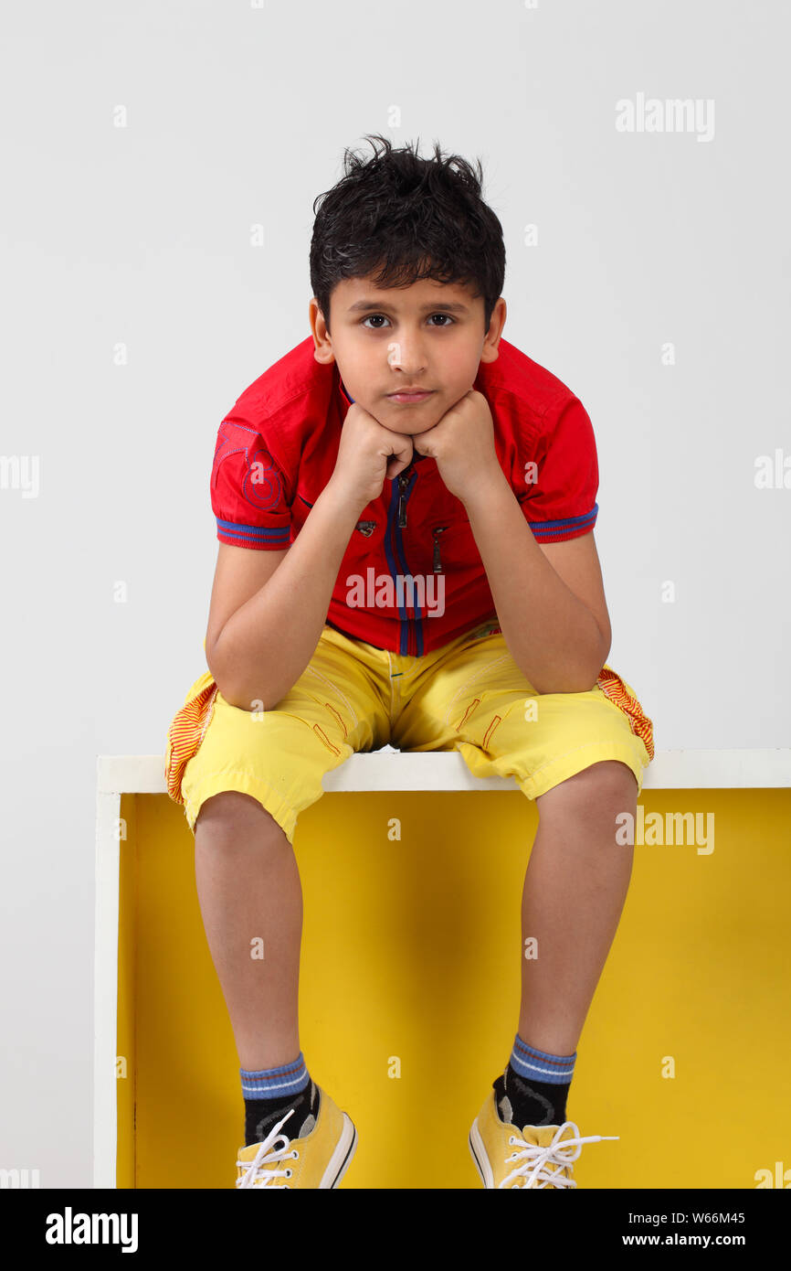 Leaning on his elbows hi-res stock photography and images - Alamy
