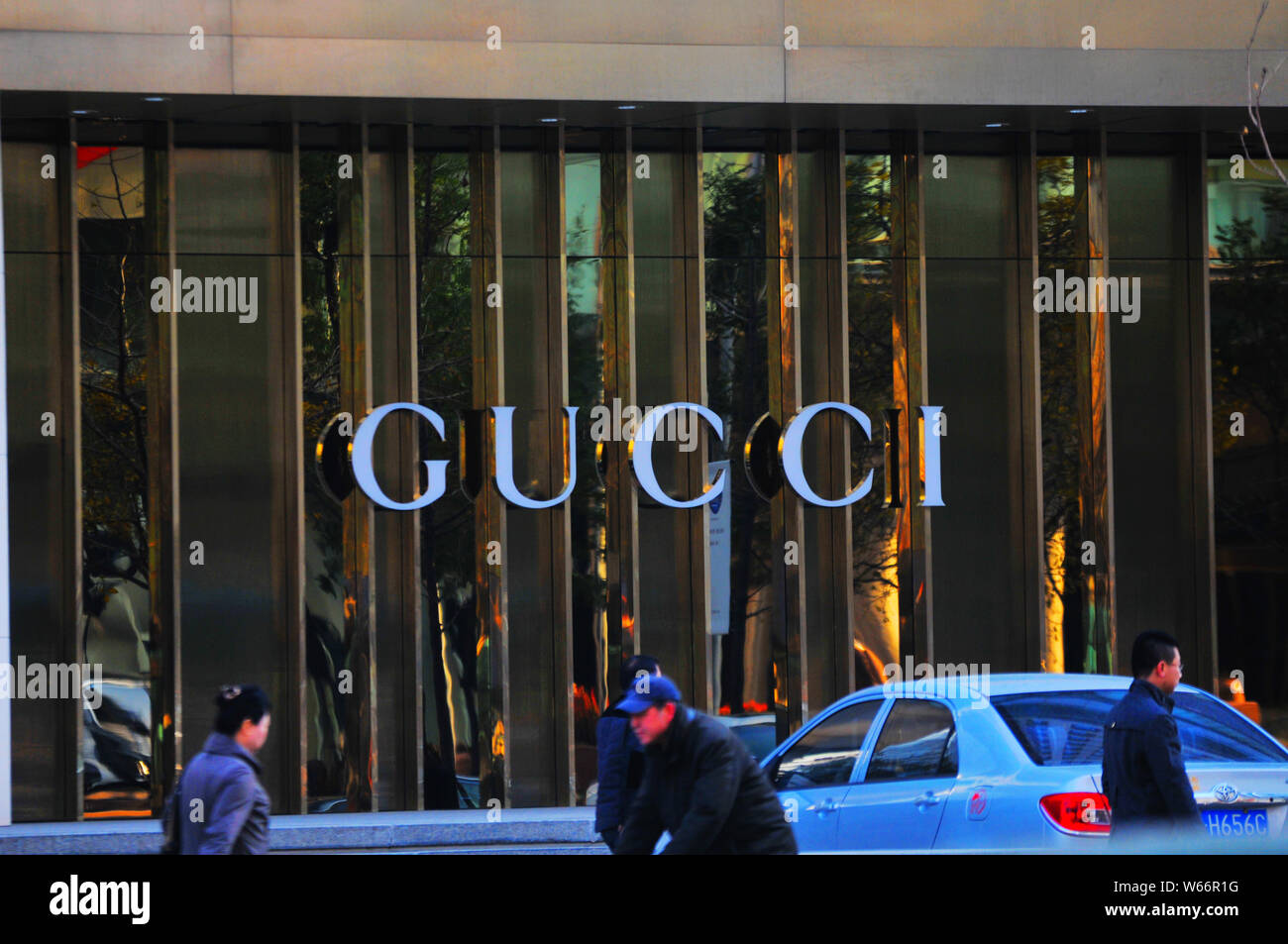 autobiografie Document Weggegooid FILE--Pedestrians walk past a Gucci store in Shenyang city, northeast  China's Liaoning province, 8 November 2013. Louis Vuitton was first luxur  Stock Photo - Alamy