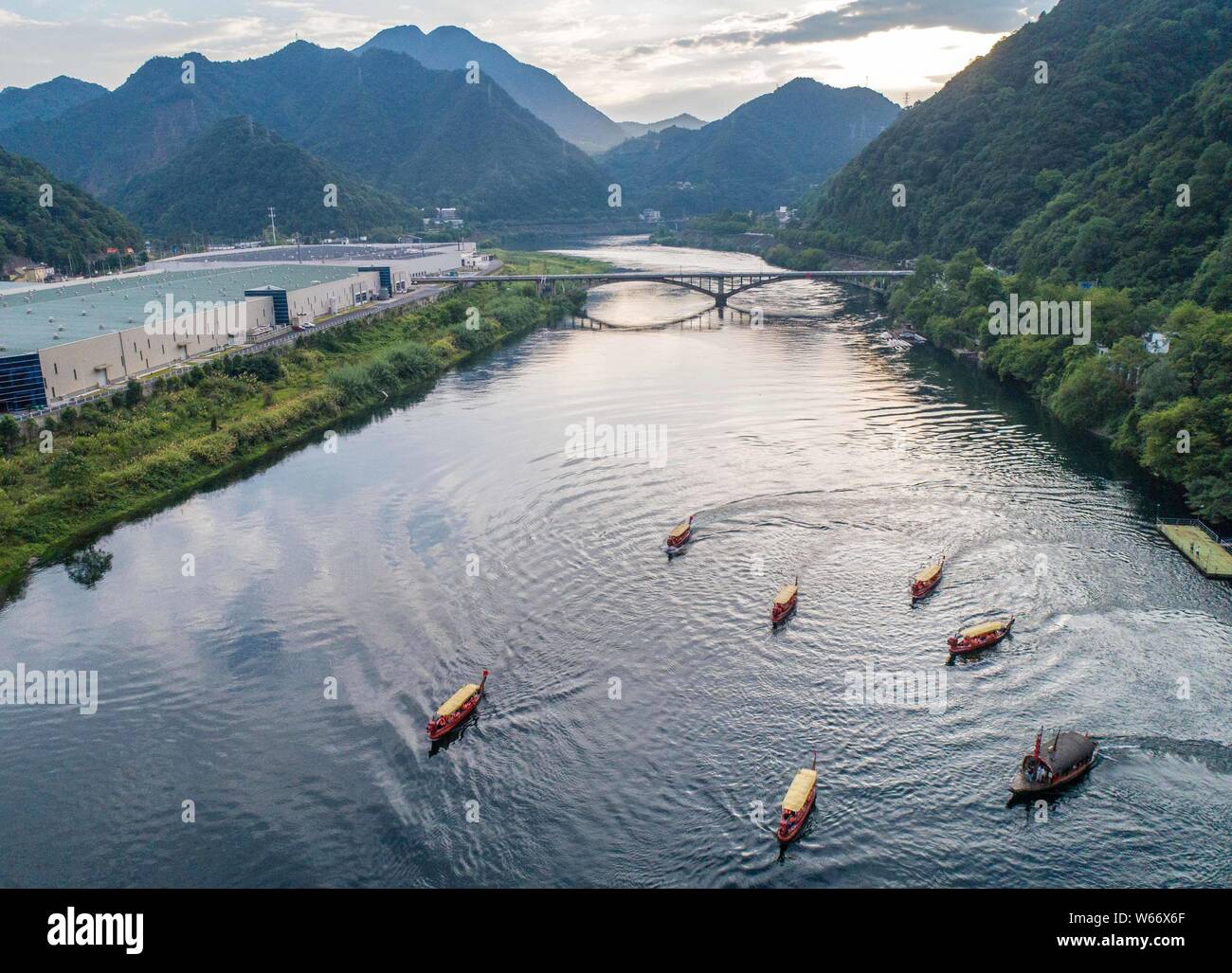 Tourist boats ply the Xinanjiang River, where the water temperature remains at around 17 degrees Celcius, at a scenic spot in Jiande city, Hangzhou ci Stock Photo