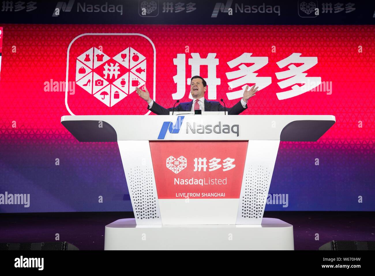 Nasdaq bell hi-res stock photography and images - Alamy