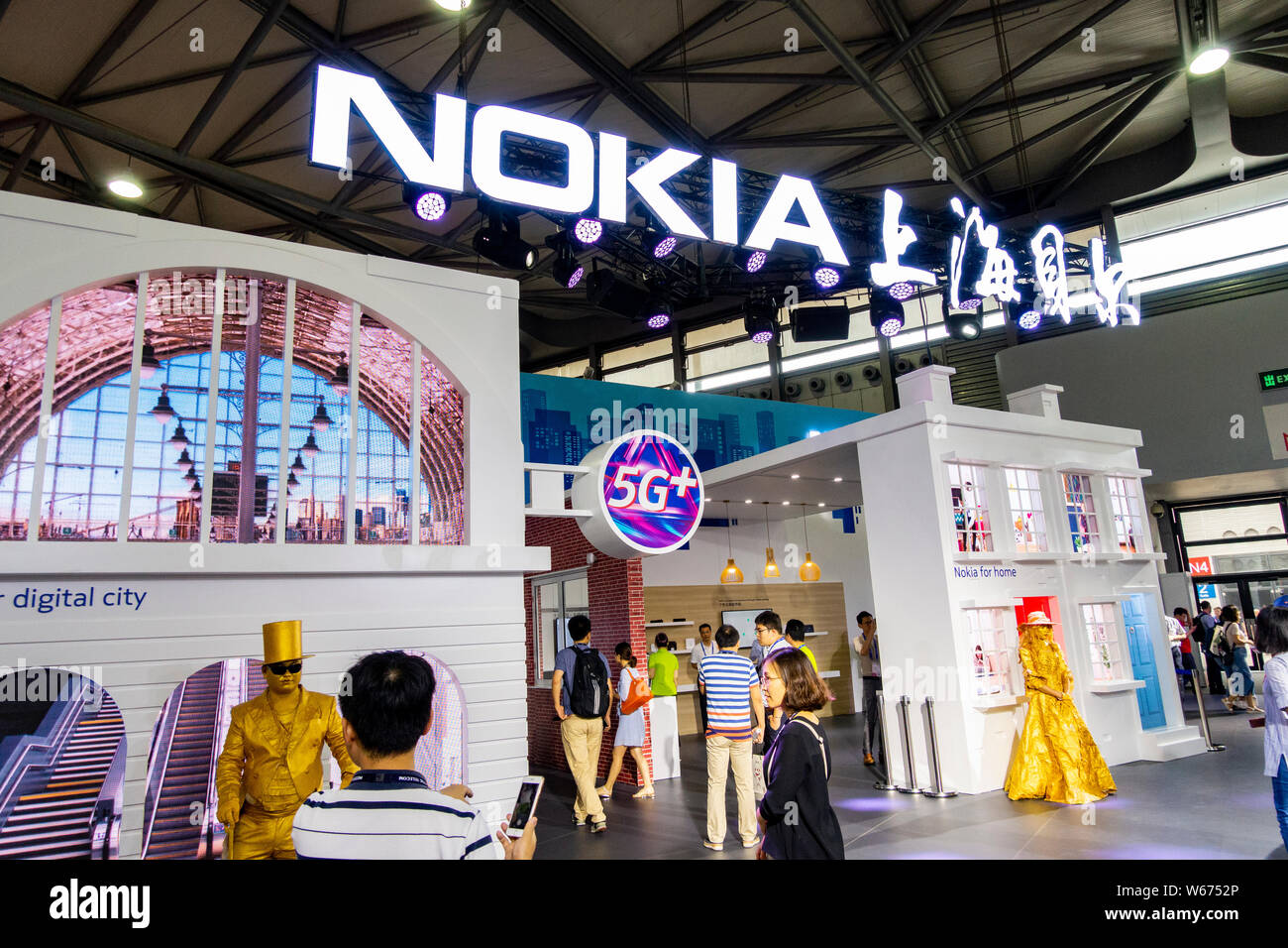 --FILE--People visit the stand of Nokia during the 2018 Mobile World Congress (MWC) in Shanghai, China, 29 June 2018.   Nokia's operating profit decli Stock Photo
