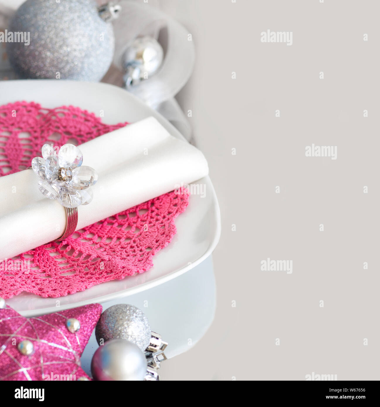 Crochet christmas baubles hi-res stock photography and images - Alamy