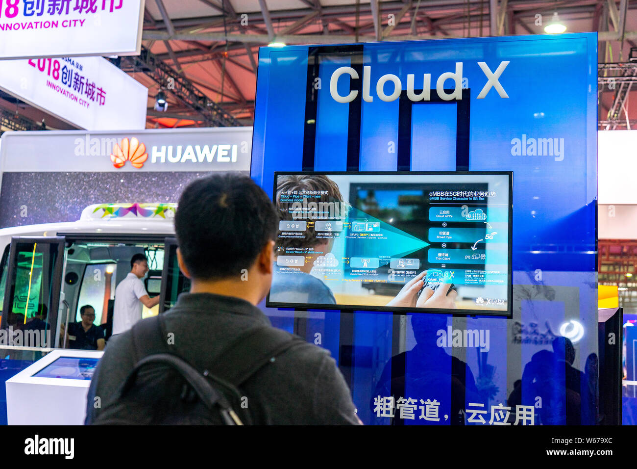 --FILE--People visit the stand of Huawei during the 2018 Mobile World Congress (MWC) in Shanghai, China, 29 June 2018.    A lucrative contract to deli Stock Photo