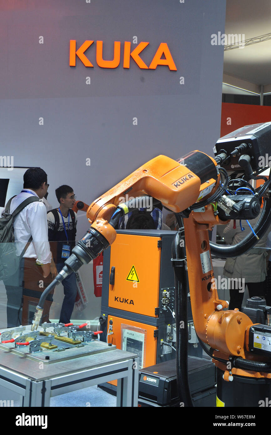 Kuka Robot Hi res Stock Photography And Images Alamy kuka-robot-hi-res-stock-photography-and-images-alamy