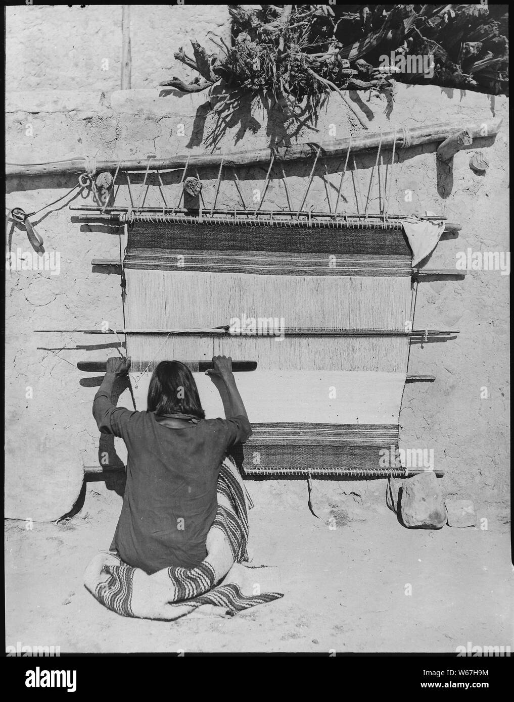 Navajo weaving loom hires stock photography and images Alamy