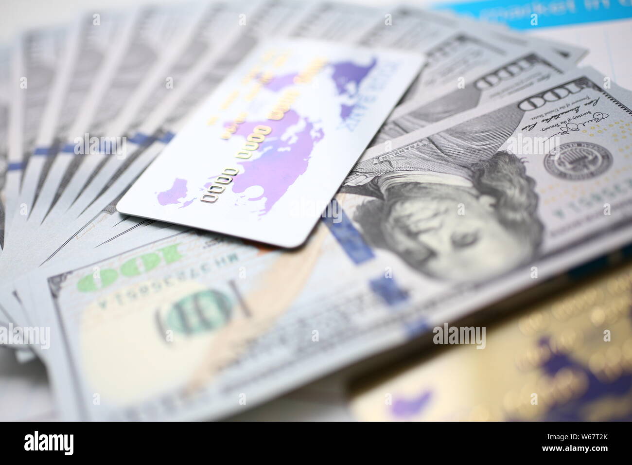Banknotes and credit cards hi-res stock photography and images - Alamy