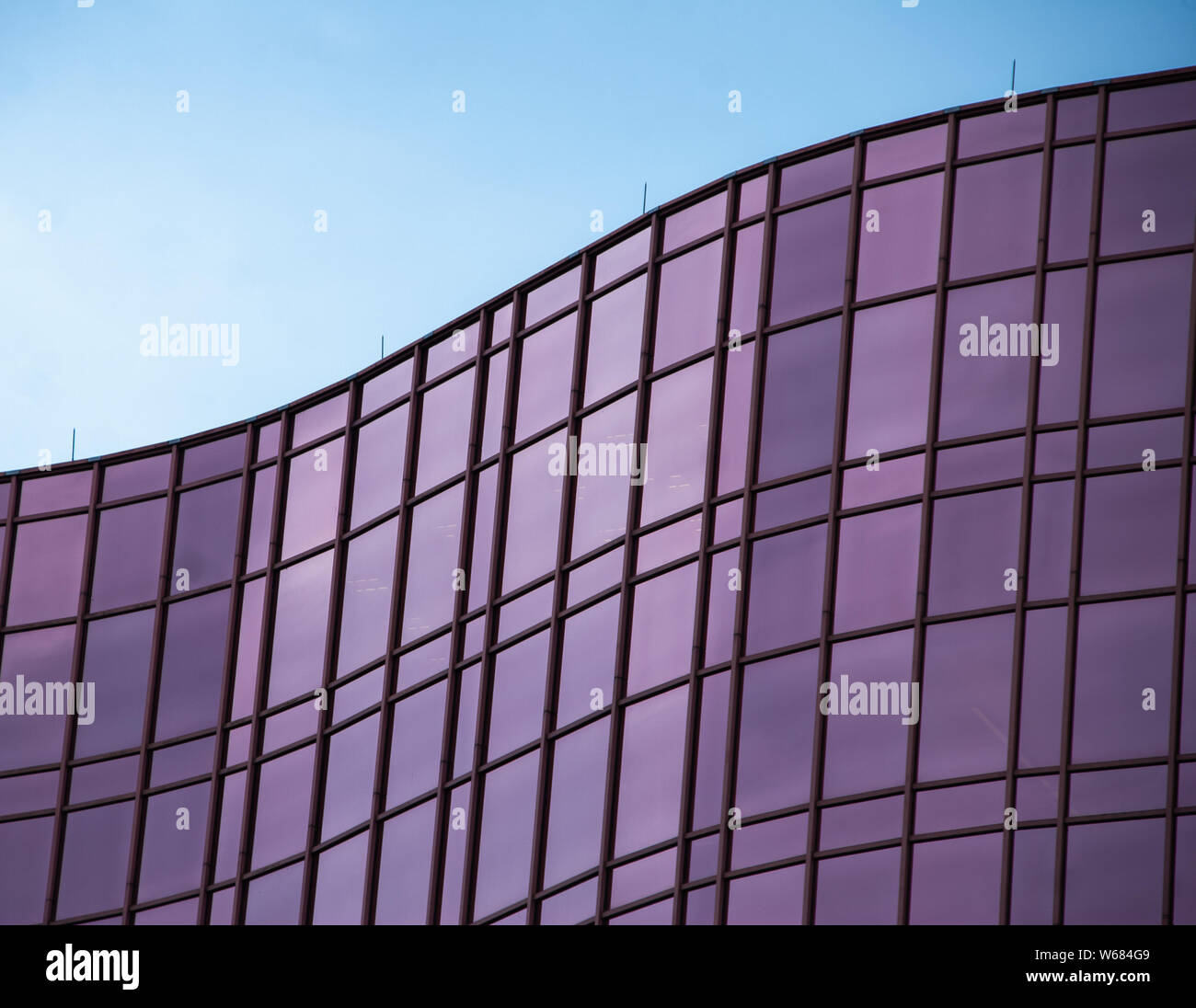 Curved glass structure hi-res stock photography and images - Alamy
