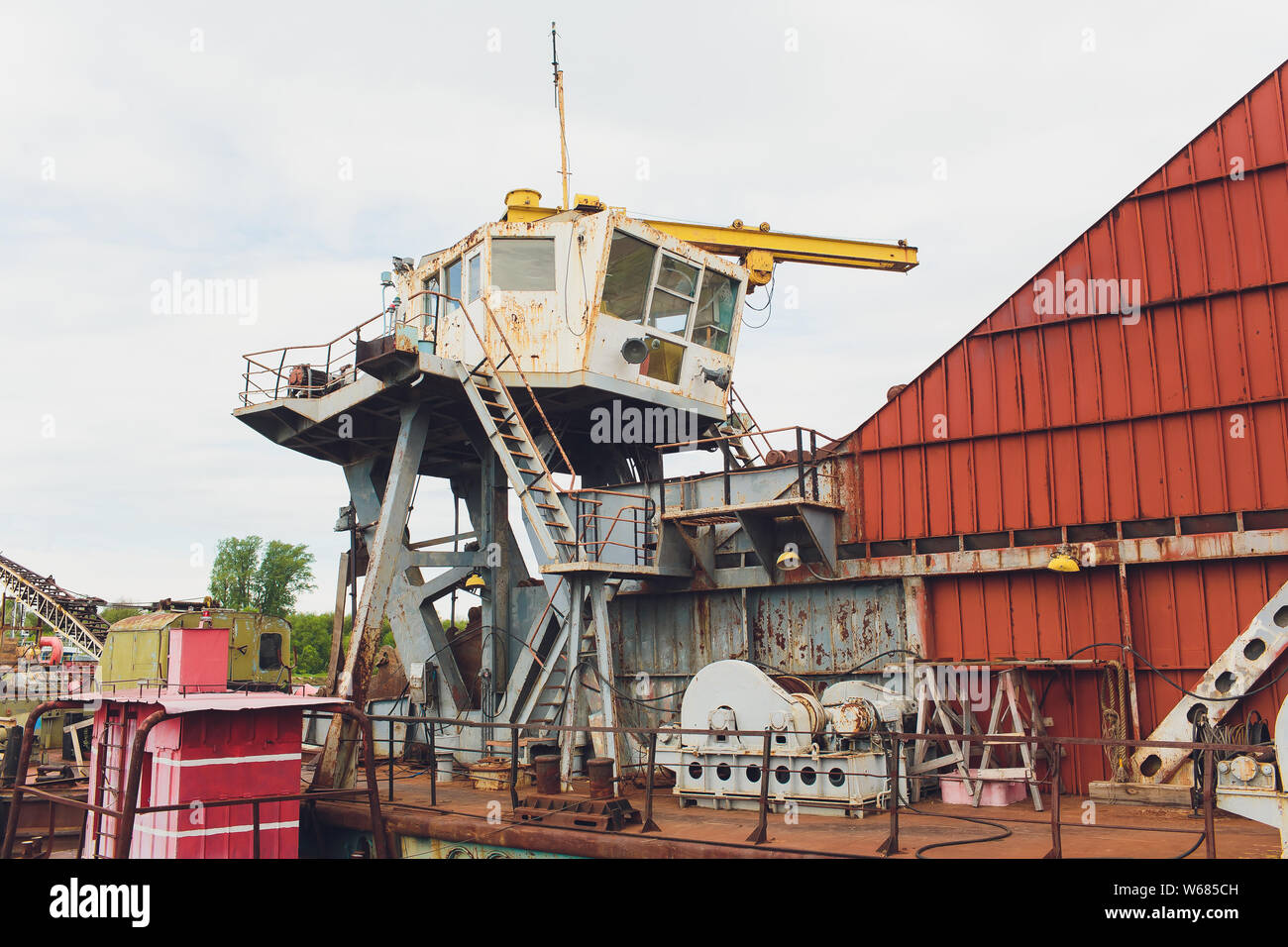How Does A Suction Dredge Work In this system, a centrifugal pump