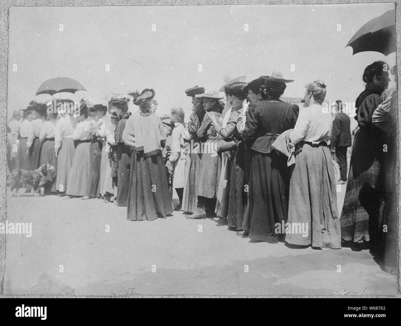 San Francisco Earthquake Of 1906 Provision Line Stock Photo Alamy