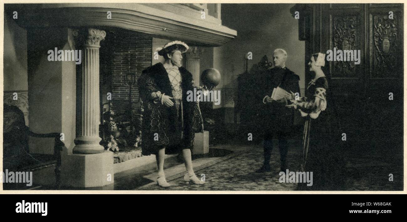 EN 1527-FRANÇOIS 1ER(M. SACHA GUITRY), LA DUCHESSE D'ETAMPES (MME LAURENCE ATKINS) ET LE DUC ANNE DE MONTMORENCY( M.LÉON WALTER) Stock Photo