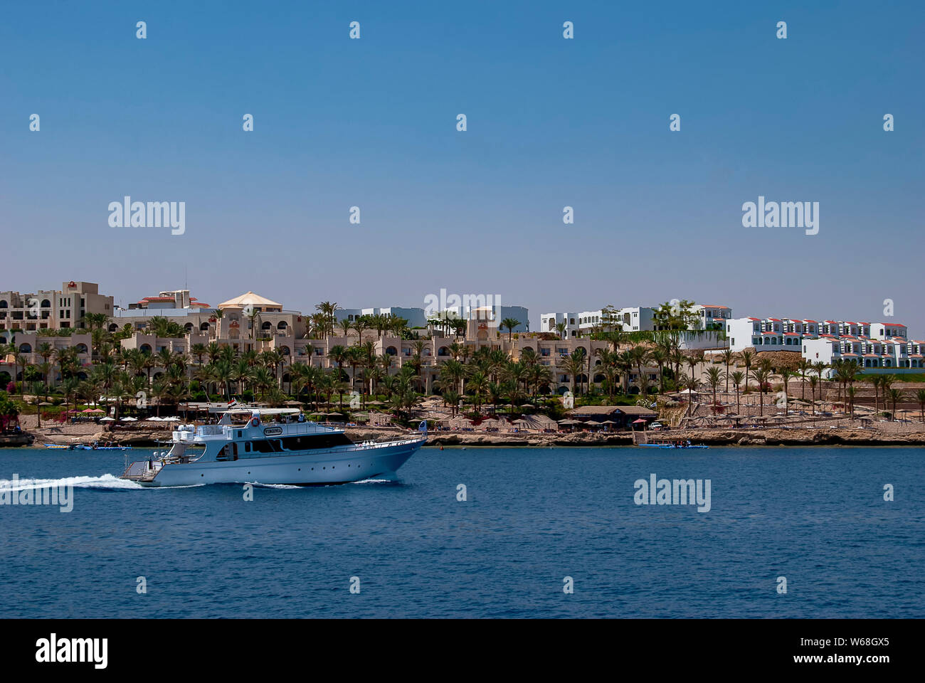 Pleasure boat in the red sea near egypt hi-res stock photography and ...