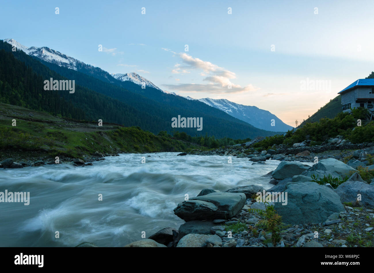Kashmir wallpaper hi-res stock photography and images - Page 5 - Alamy
