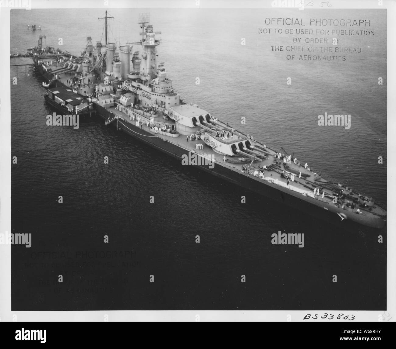 BB56 21 AUG 1942  Altitude 200' - 400'; Aerial view of the USS Washington from 200 to 400 feet. Box: 19LCM, BB-55 to BB-56; Folder: F / BS 33799 - 33803  BS 33803; NYNY# 731  NAS NYNY Photographic Library Stock Photo