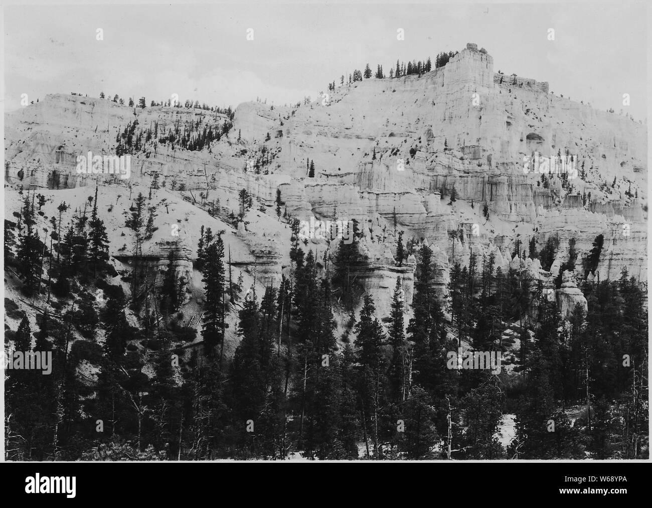 West Rim Window View west toward rim from trail to the Wall of Windows Stock Photo - Alamy