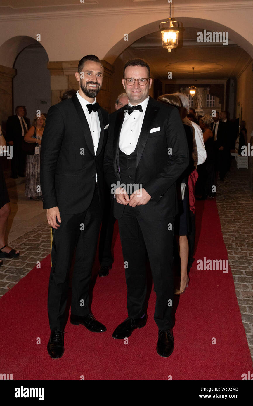 Jens Spahn und Ehemann Daniel Funke beim Staatsempfang im Anschluss an die Eröffnung der Richard-Wagner-Festspiele 2019 im Neuen Schloss Bayreuth. Bay Stock Photo