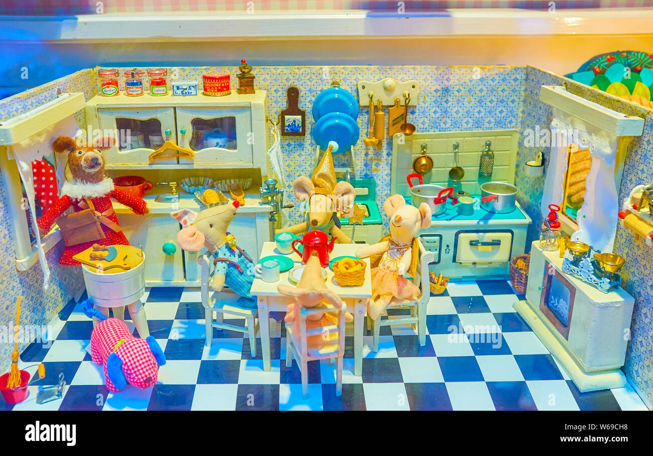 https://c8.alamy.com/comp/W69CH8/vienna-austria-march-2-2019-the-beautiful-miniature-toy-of-mice-family-sitting-in-the-kitchen-among-small-furniture-with-utensils-on-march-2-in-W69CH8.jpg