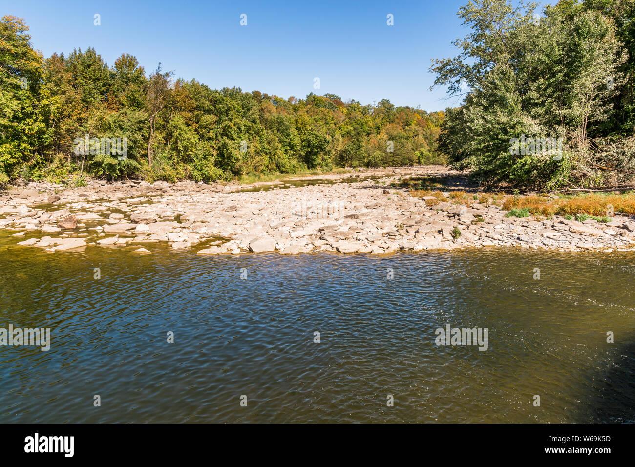 Rocky lake hi-res stock photography and images - Alamy