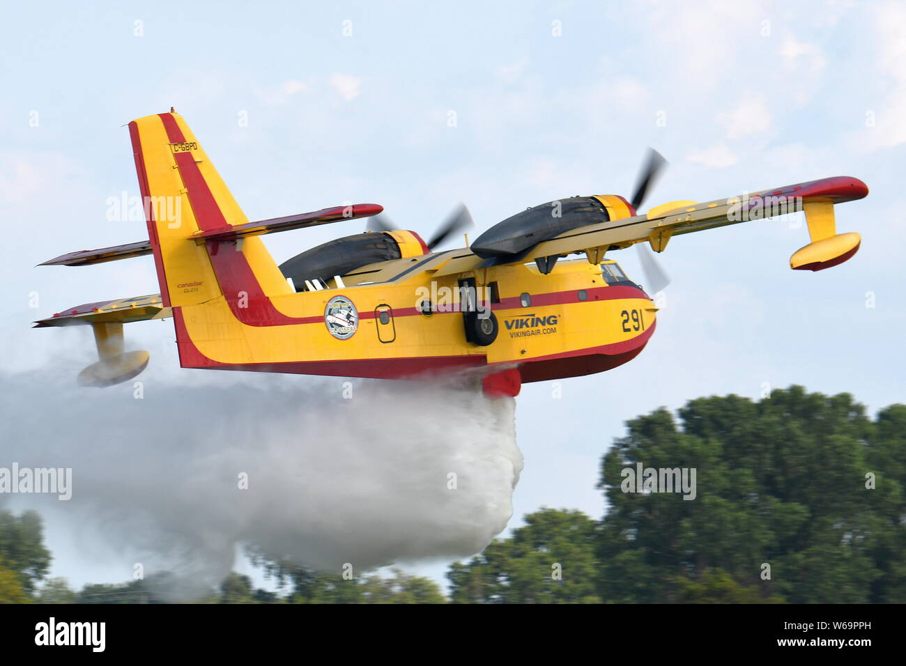 CANADAIR CL-215 WATER BOMBER USED FOR FIGHTING FIRES Stock Photo - Alamy