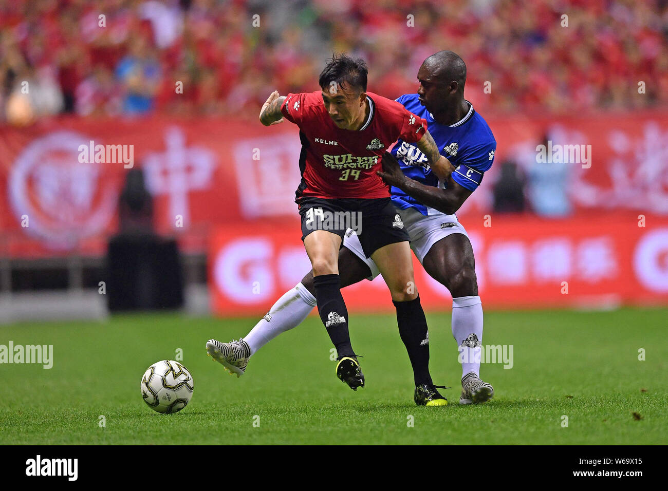 Dutch retired football player Clarence Seedorf, right, of International Legends challenges Wang Yongpo of Chinese Celebrity during the 2018 Super Peng Stock Photo