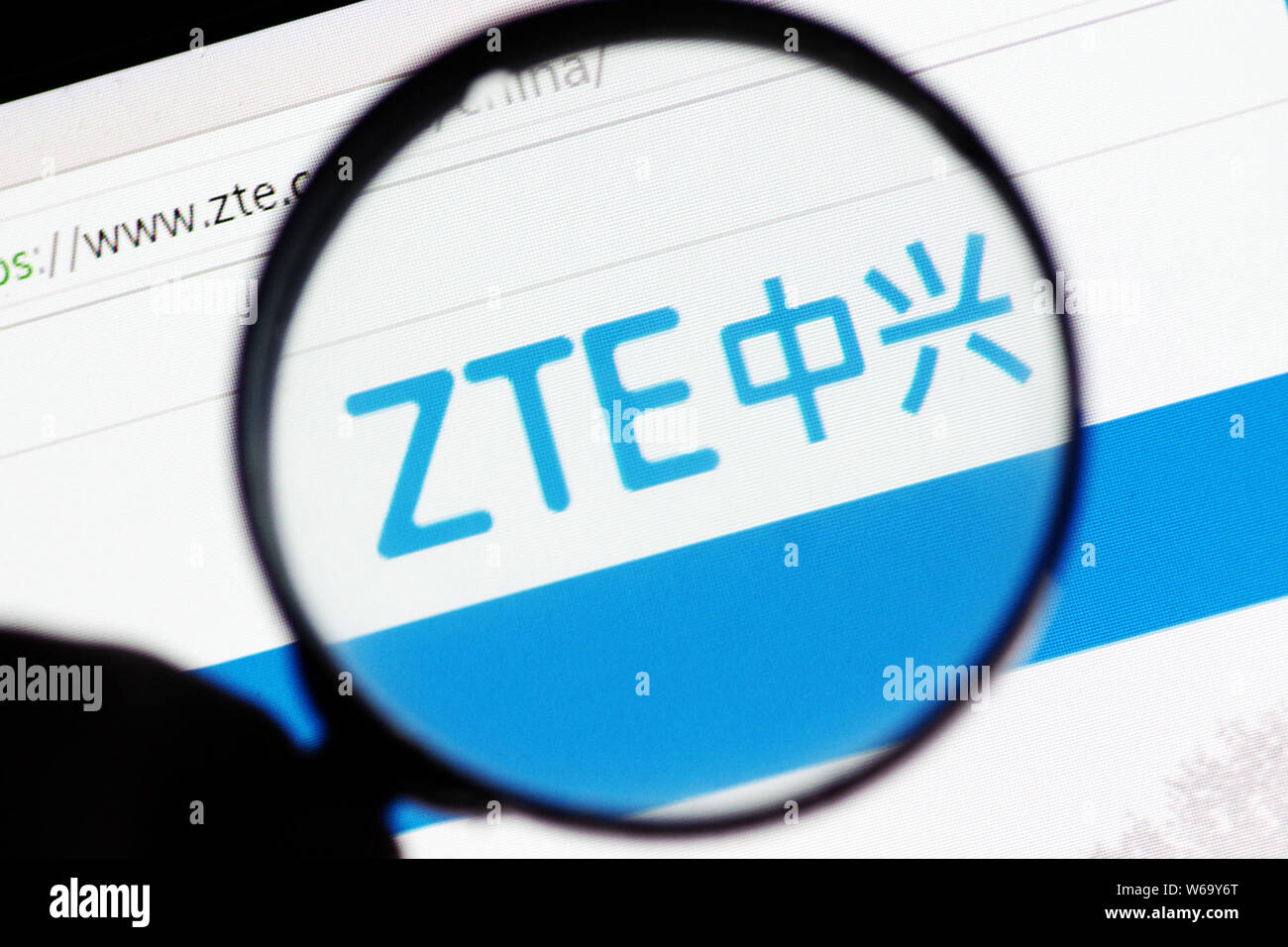 --FILE--A Chinese netizen browses the website of ZTE on his computer in ...