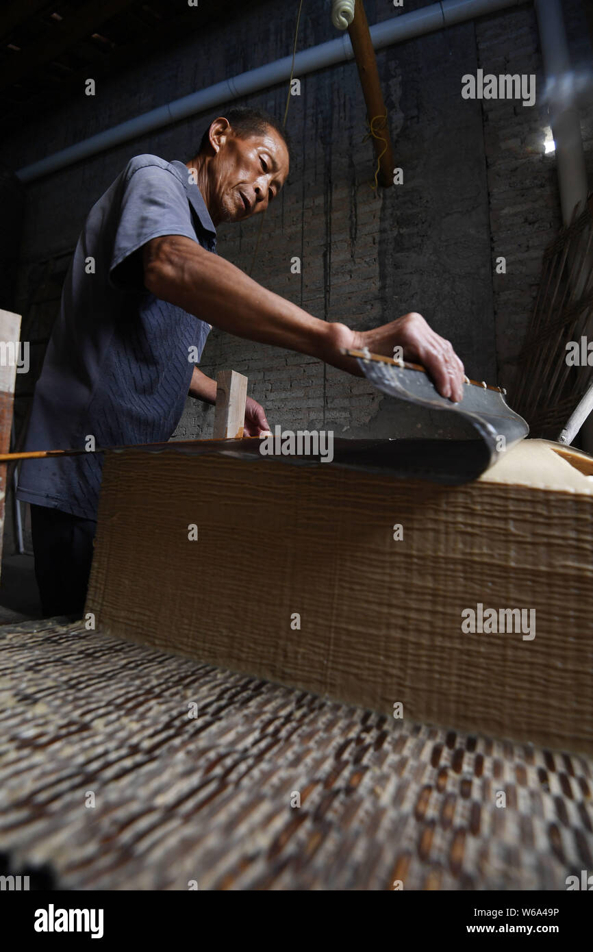 Ancient chinese paper making hires stock photography and images Alamy