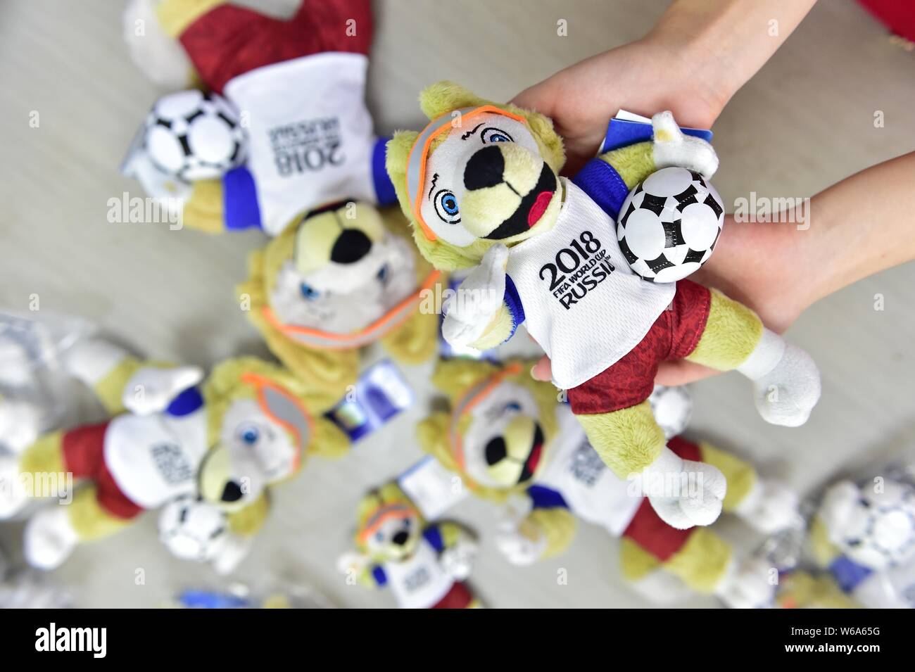 A Chinese worker shows a licensed stuffed toy of Zabivaka the wolf, the  mascot of the 2018 FIFA World Cup, at the warehouse of a Chinese  cross-border Stock Photo - Alamy