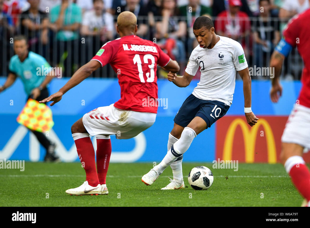 Moscow, Russland. 15th July, 2018. Presentation ceremony of the new World  Champion France: Kylian Mbappe (France) with the World Cup. GES/Football/World  Championship 2018 Russia, Final: France - Croatia, 15.07.2018  GES/Soccer/Football, Worldcup 2018