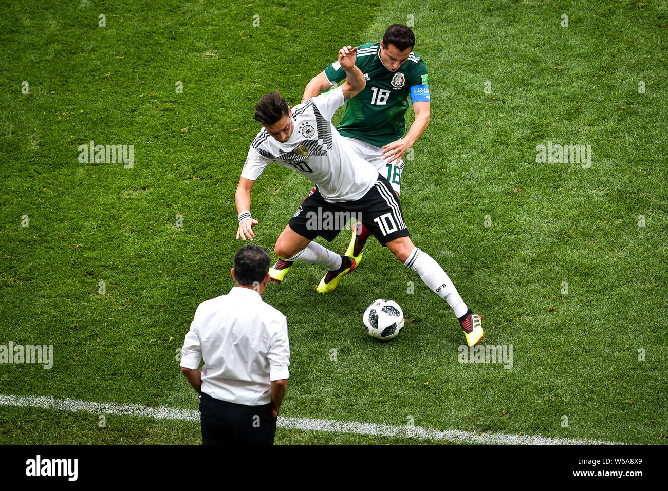 Mesut Ozil (Oezil) of Germany, front, challenges Andres Guardado of Mexico in their Group F match during the 2018 FIFA World Cup in Moscow, Russia, 17 Stock Photo