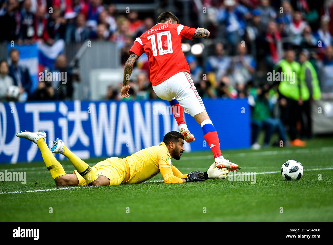 Fyodor Smolov of Russia, right, challenges Abdullah Al-Mayouf of Saudi Arabia in their Group A match during the 2018 FIFA World Cup in Moscow, Russia, Stock Photo
