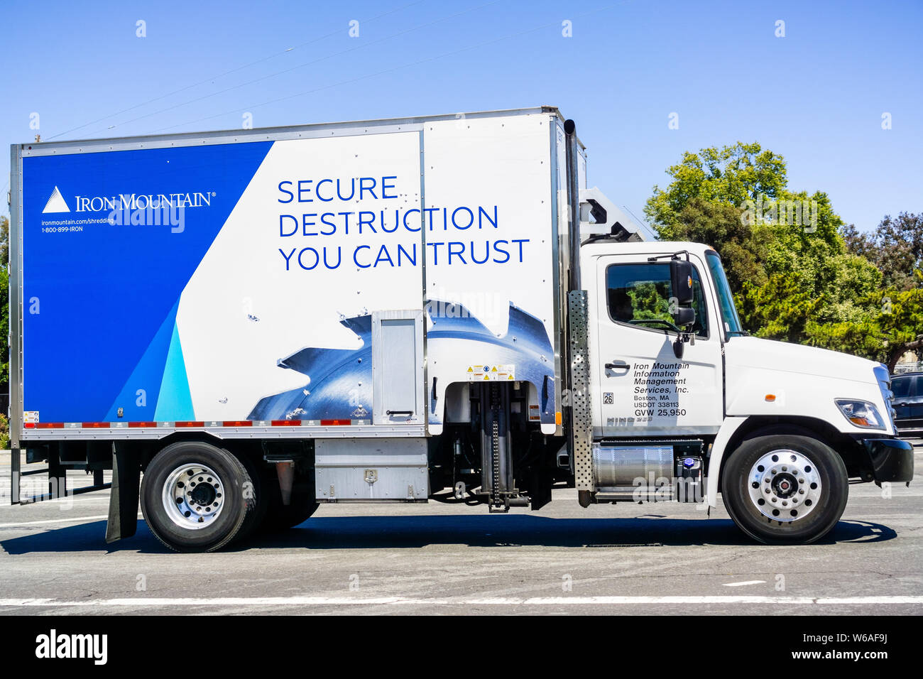 Iron mountain shredding hires stock photography and images Alamy