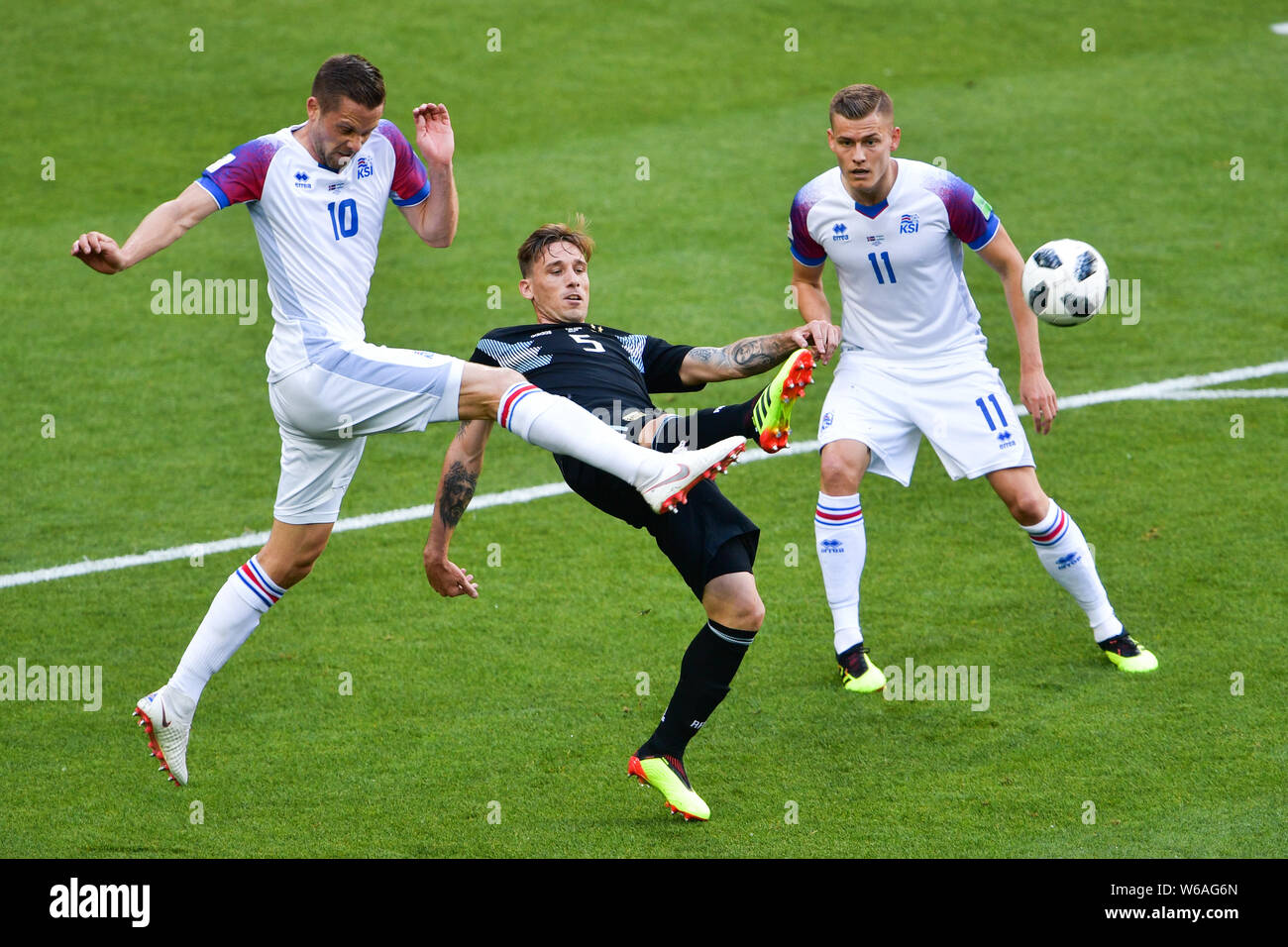 Lucas Biglia of Argentina, center, challenges Gylfi Sigurdsson of Iceland in their Group D match during the 2018 FIFA World Cup in Moscow, Russia, 16 Stock Photo