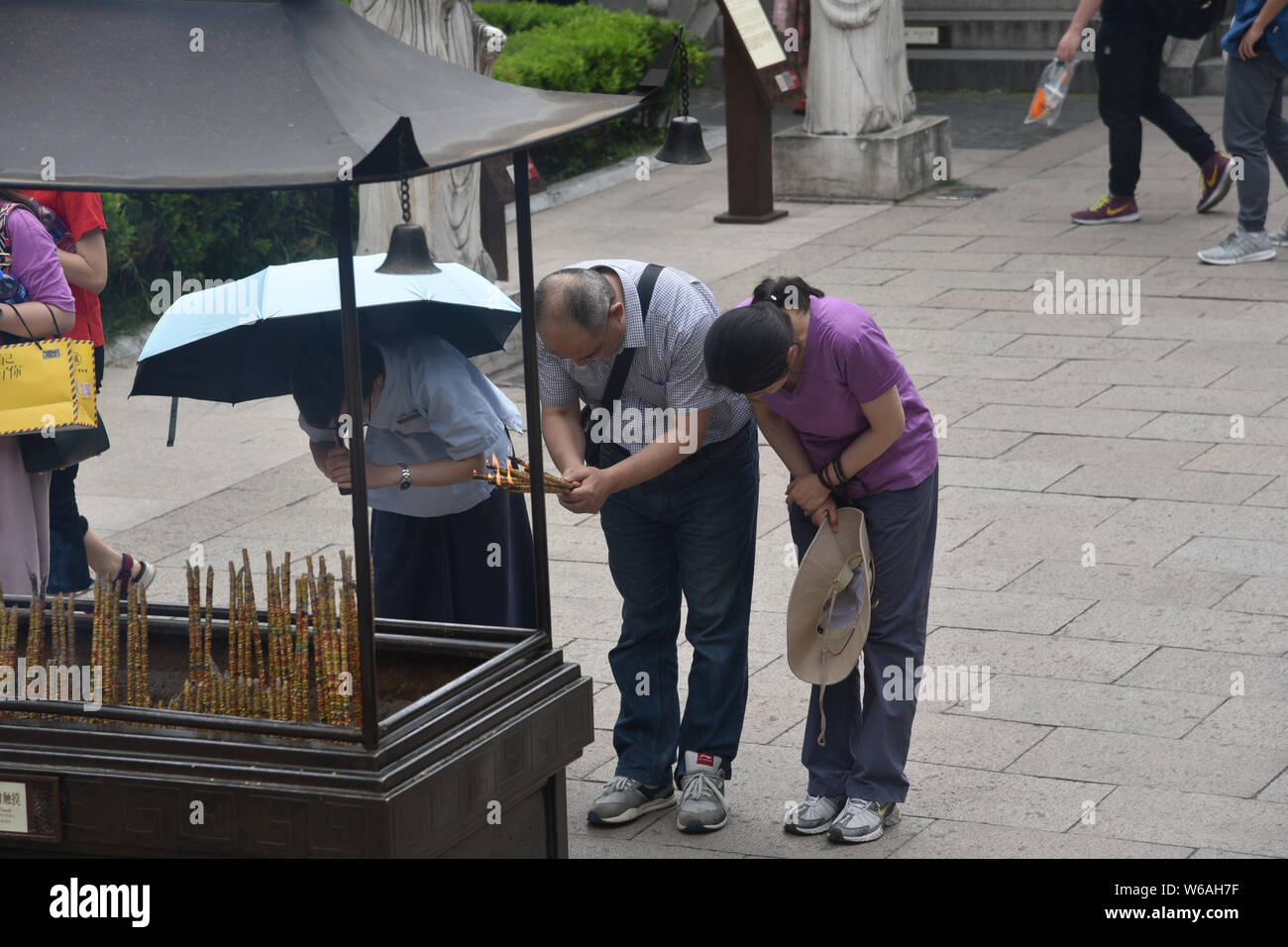 Chinese Burn And Children High Resolution Stock Photography and Images ...