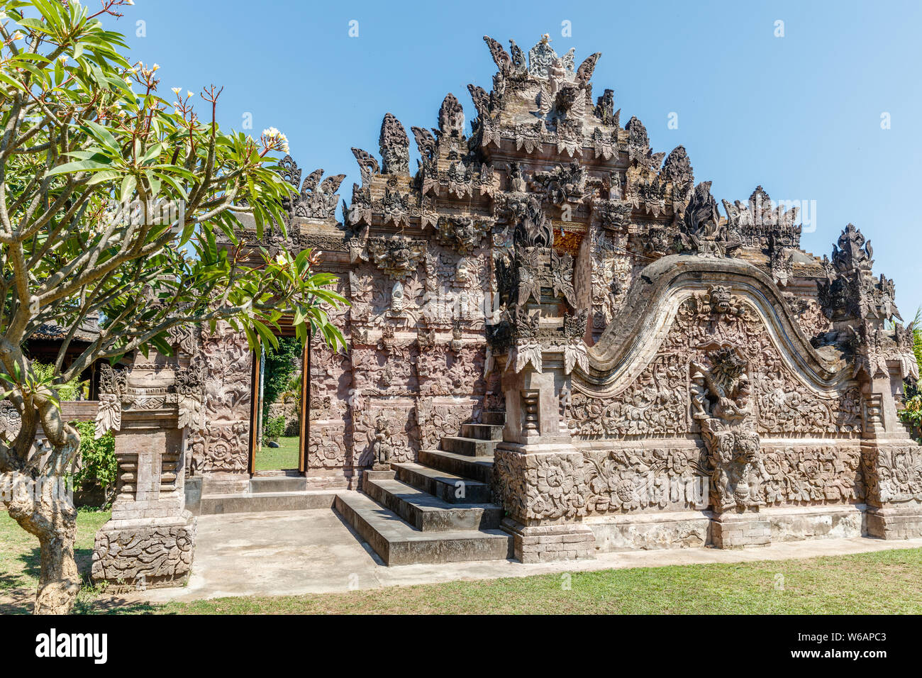 Pura Beji Sangsit - a northern Balinese Hindu temple. Sangsit village,  Buleleng, Bali, Indonesia Stock Photo - Alamy