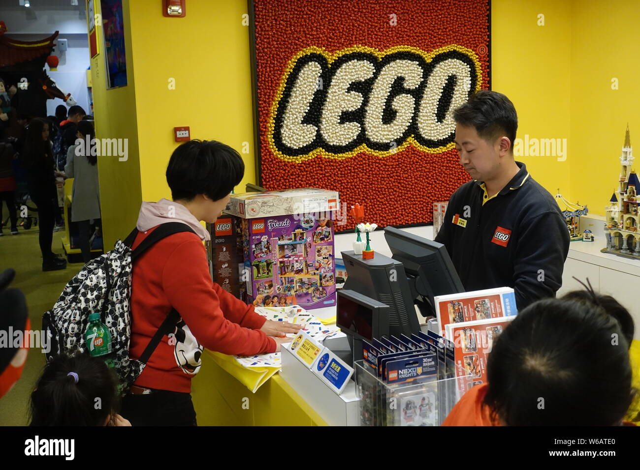 lego store employee discount