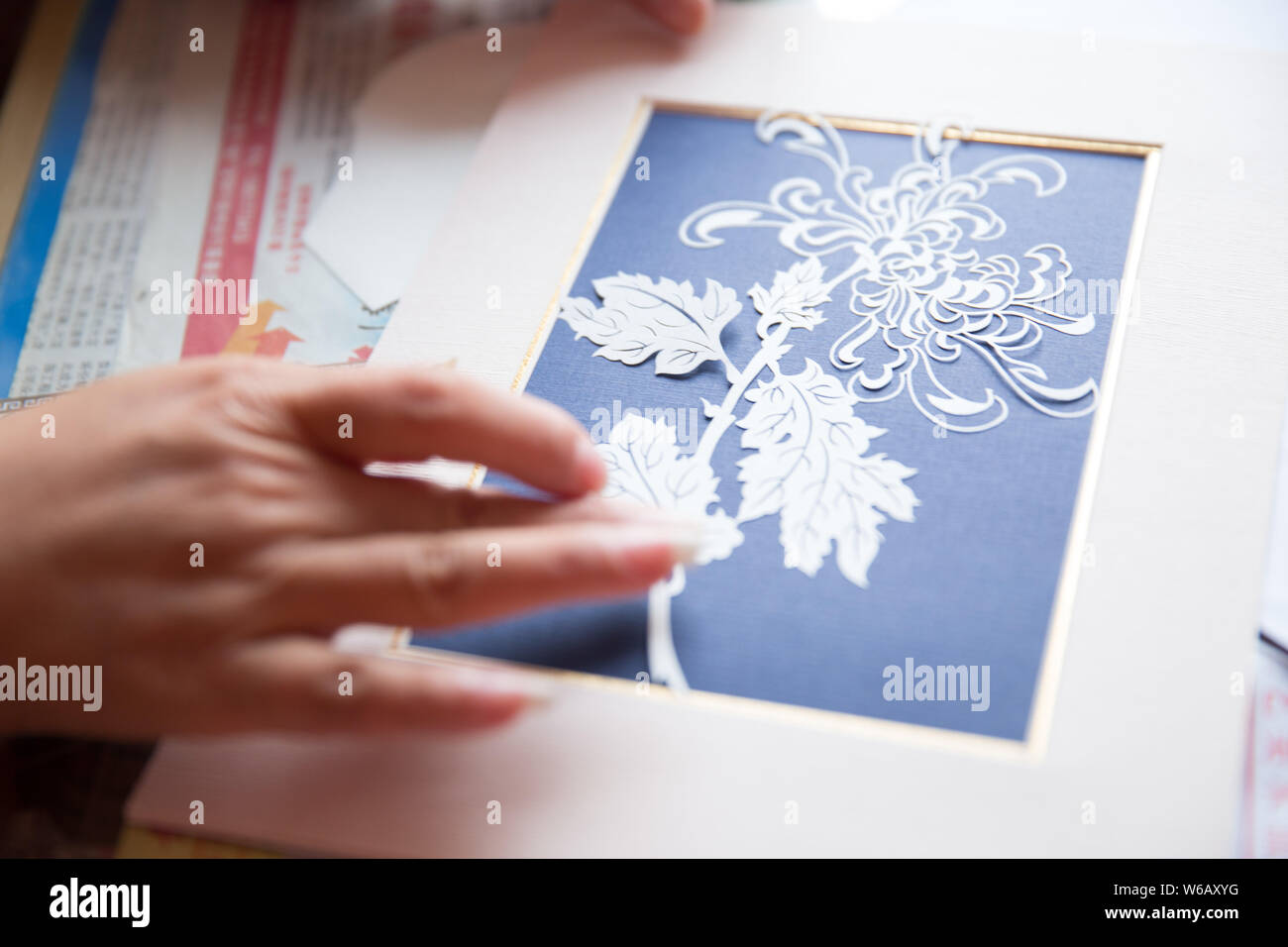 Chinese paper cutting yangzhou hi-res stock photography and images - Alamy