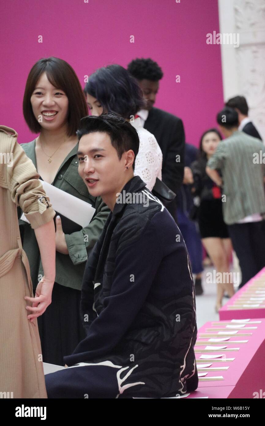 Chinese singer and actor Zhang Yixing, better known as Lay, of South  Korean-Chinese boy group EXO, attends the fashion show of Valentino during  the Pa Stock Photo - Alamy, image size:866x1390