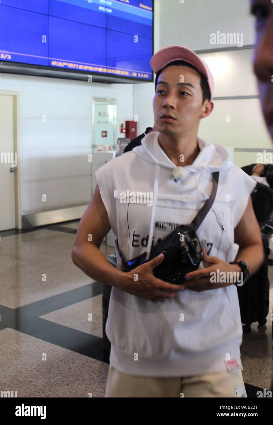 South Korean comedian Heo Kyung-hwan arrives at the Xiamen Gaoqi International Airport in Xiamen city, southeast China's Fujian province, 29 June 2018 Stock Photo