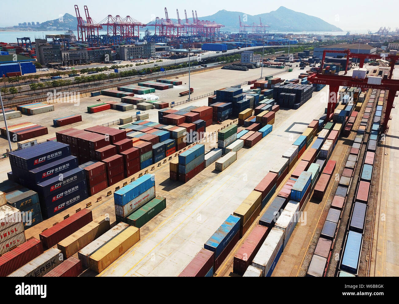 Piles of containers hi-res stock photography and images - Alamy