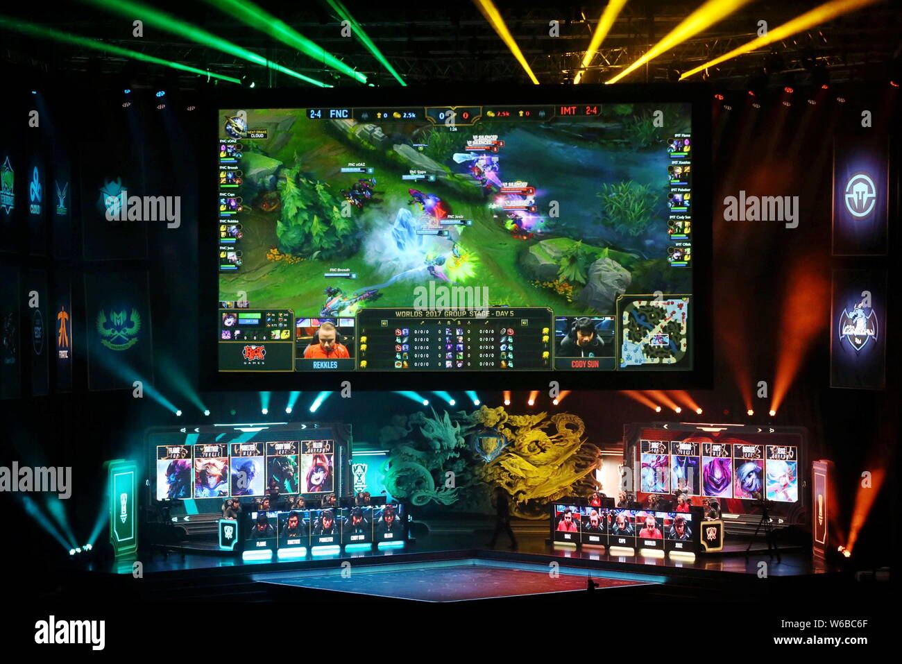 FILE--Players of European team Fnatic and American team Immortals compete  in the online game, League of Legends (LOL) during the 2017 League of Lege  Stock Photo - Alamy